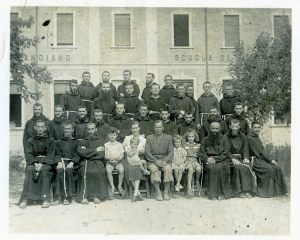 Gli studenti di Teologia sfollati alle Scuole di S.Ruffino di Scandiano nel 1944 a causa dei bombardamenti